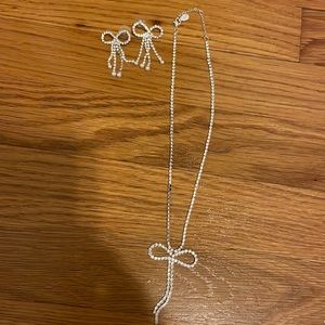 New holiday earrings& necklace